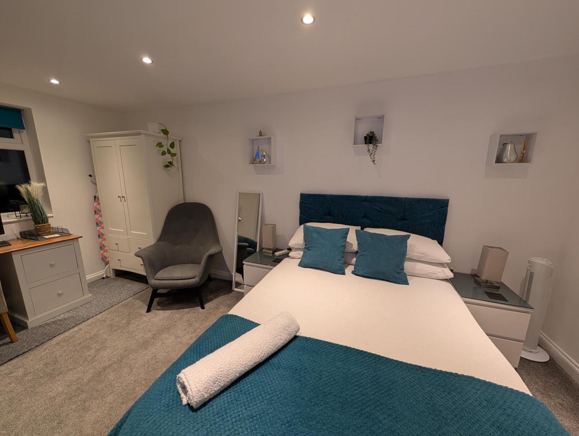 Self-Contained Annex, With Parking. Leilighet Sittingbourne Eksteriør bilde